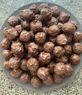 Chocolate truffles with Strawberry gum