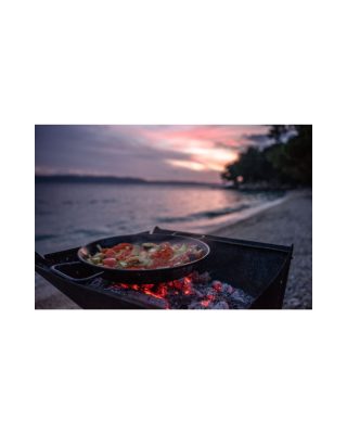 The romance of a beach BBQ is something else!